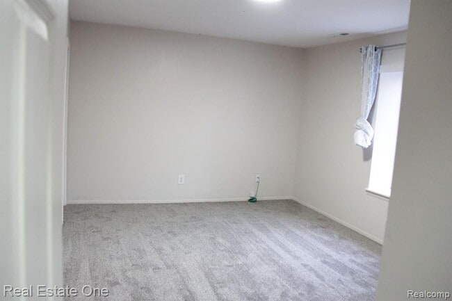 Building Photo - 21960 Indian Creek Dr