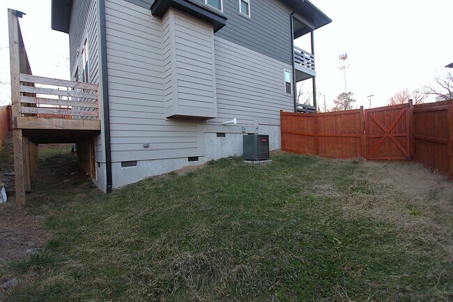 Building Photo - Modern Style Home in Downtown Durham!
