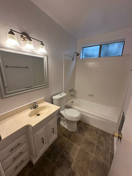 Building Photo - 1906 Pelham Ave