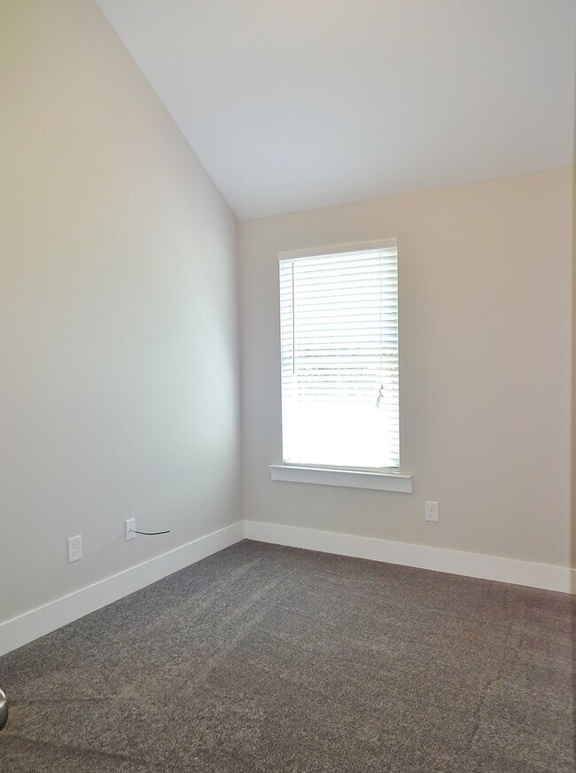 Building Photo - 555 Polo Way