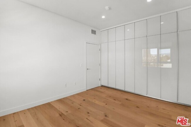 Building Photo - 938 Orange Grove Ave