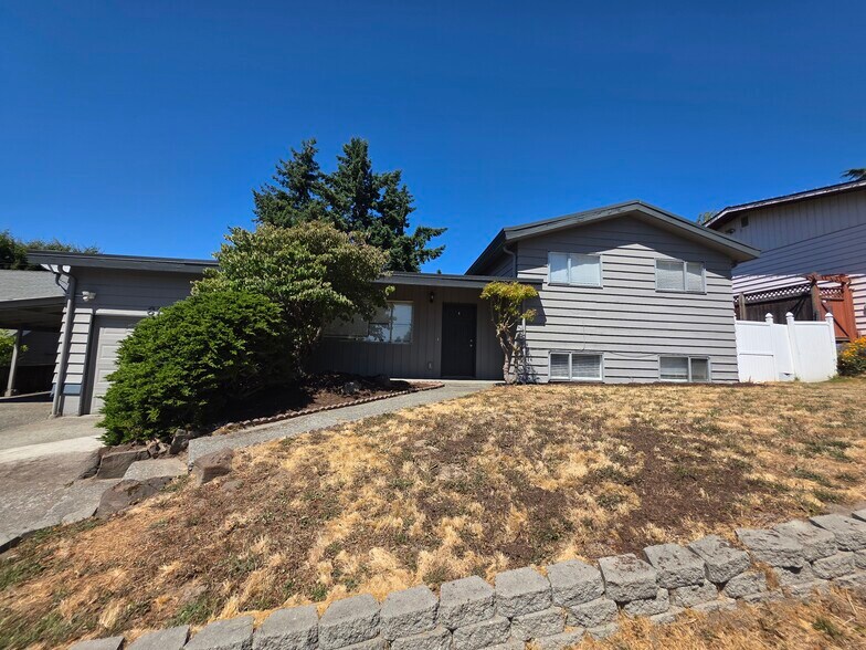 Building Photo - 6114 S 126th Pl