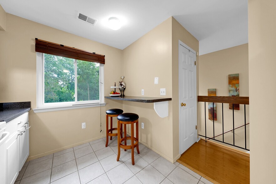 Kitchen B/Fast Bar - 31514 Orchard Crk