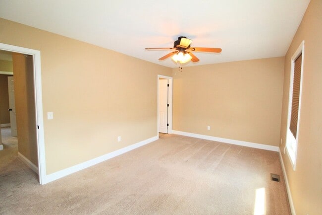 Building Photo - 800 Carson Cir