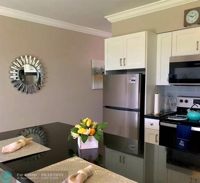 Building Photo - 300 Duck Key Dr