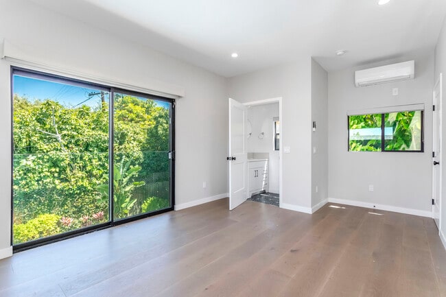 Building Photo - 1444 Stearns Dr