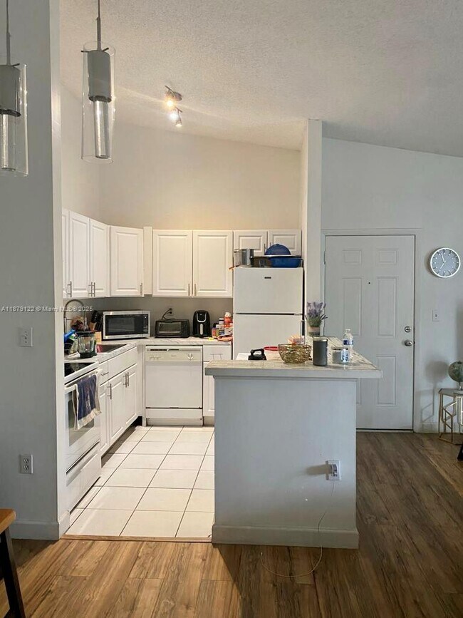 Building Photo - 468 NE 206th Ln