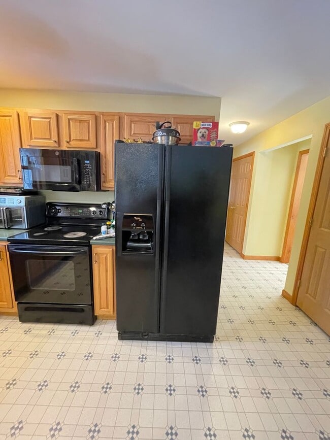 Building Photo - New listing!! A beautiful 3 bedroom 2.5 ba...