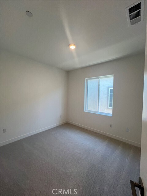 Building Photo - 36318 Warren Dr