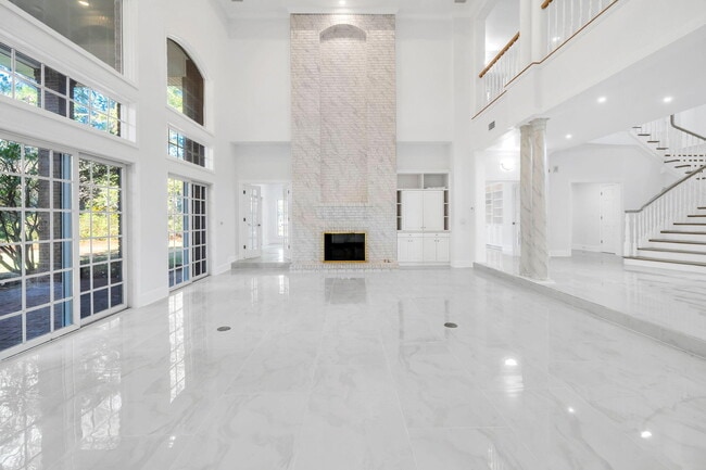 Building Photo - 1524 Glenlake Cir