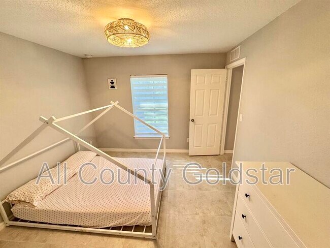 Building Photo - 11373 Visby Ave