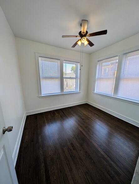 Building Photo - 3510 W Dickens Ave