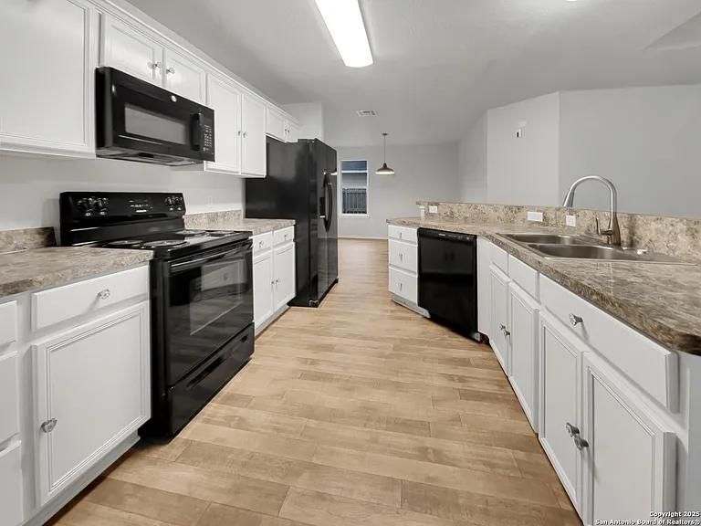 Building Photo - 3420 Rob Roy St