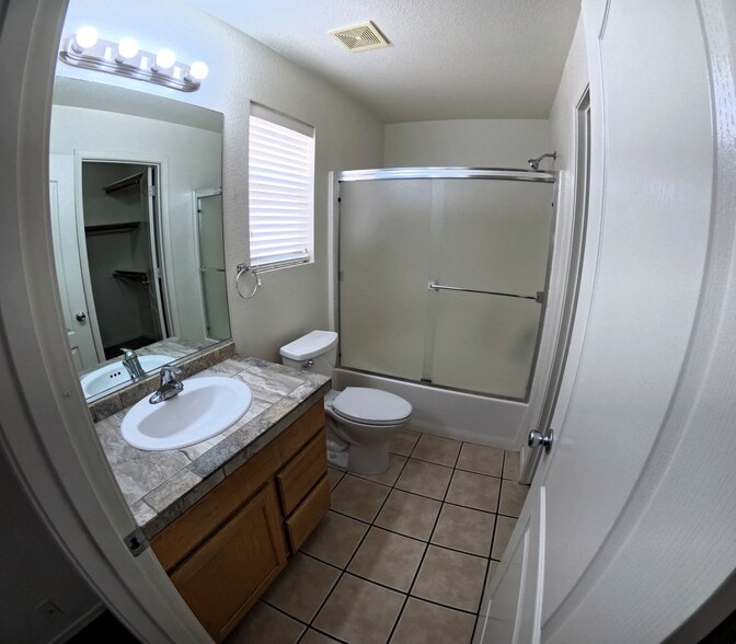 Building Photo - 1675 E Segovia Way
