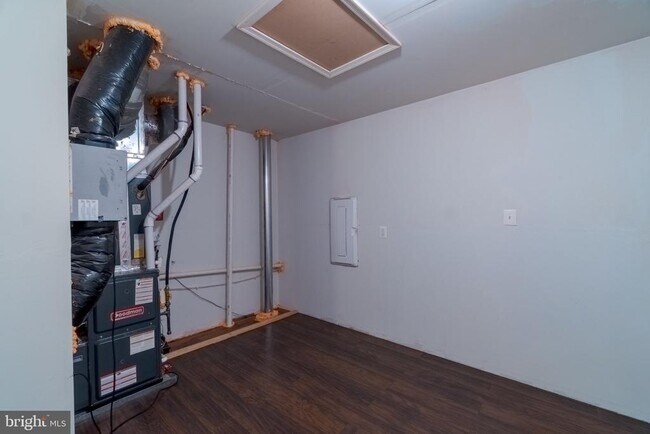 Building Photo - 6573 Autumn Olive Dr