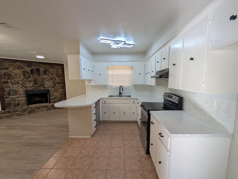 Building Photo - 9508 Labette Dr