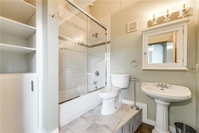 Building Photo - 2220 Canton St