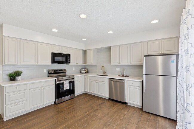 Building Photo - 2400 Sq Ft Condo for Rent Near Shopping