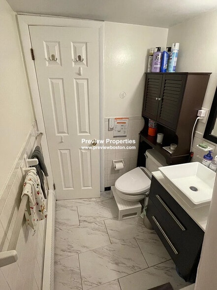 Building Photo - 38 Carey Ave