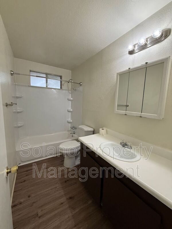 Building Photo - 307 California St