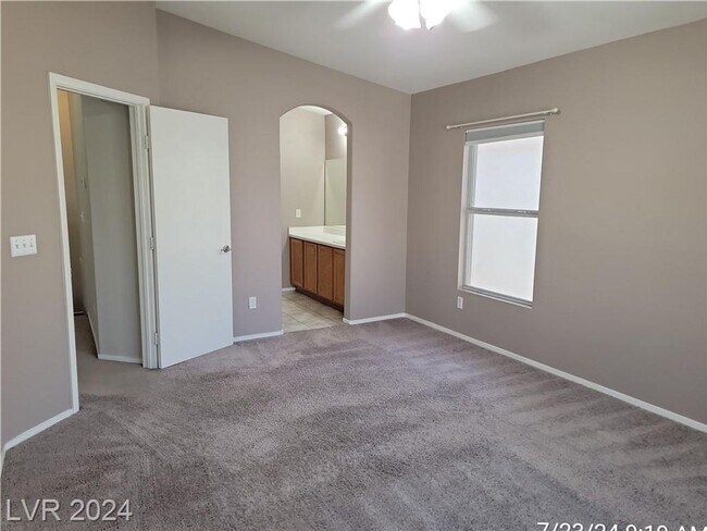 Building Photo - BOULDER RANCH-TWO PRIMARY SIZED BEDROOMS!!!