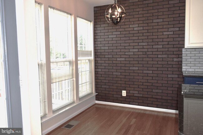 Building Photo - 43768 Virginia Manor Terrace