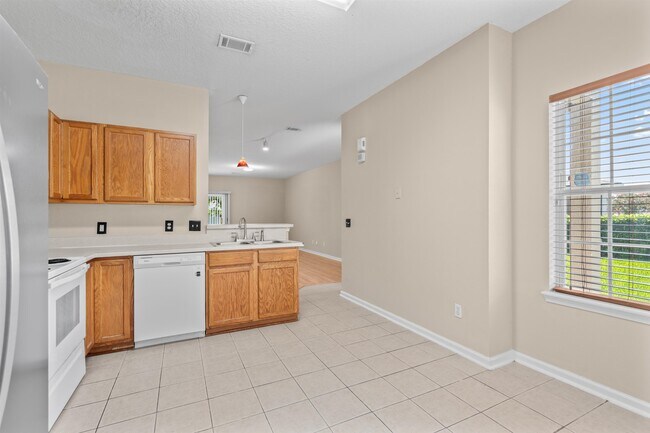 Building Photo - 313 Scrub Jay Dr