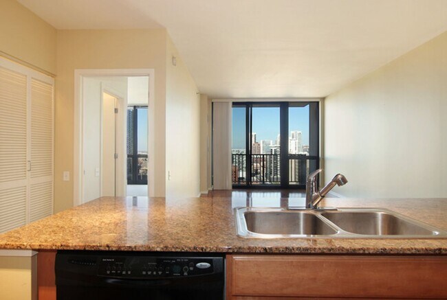 Building Photo - West Loop Beautiful 1b unit