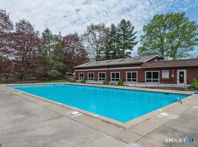 Building Photo - 576 Heritage Vlg