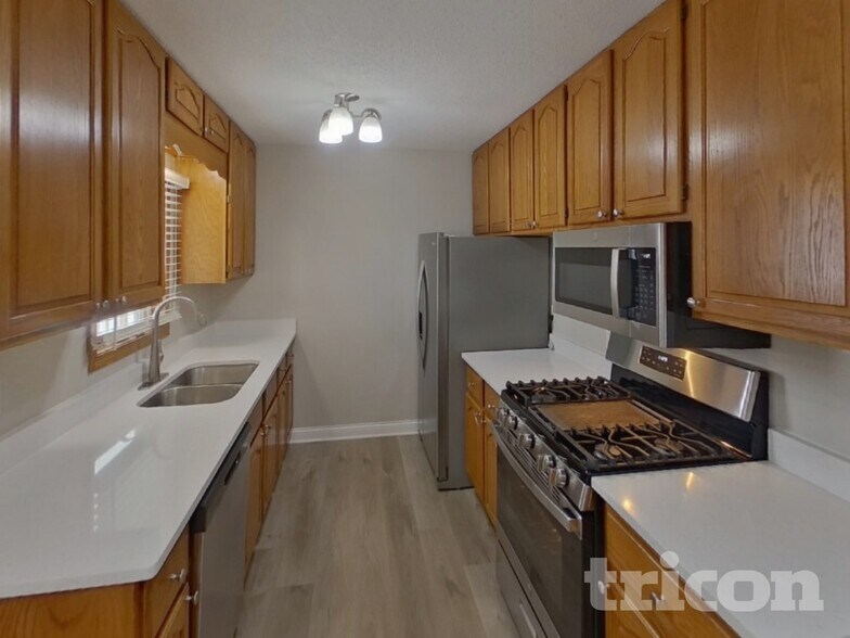 Building Photo - 6737 Upper 162nd St W