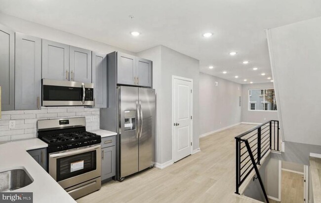 Building Photo - 2426 Jasper St