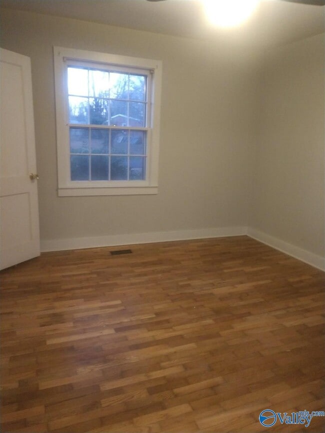 Building Photo - 510 Forrest Cir NE