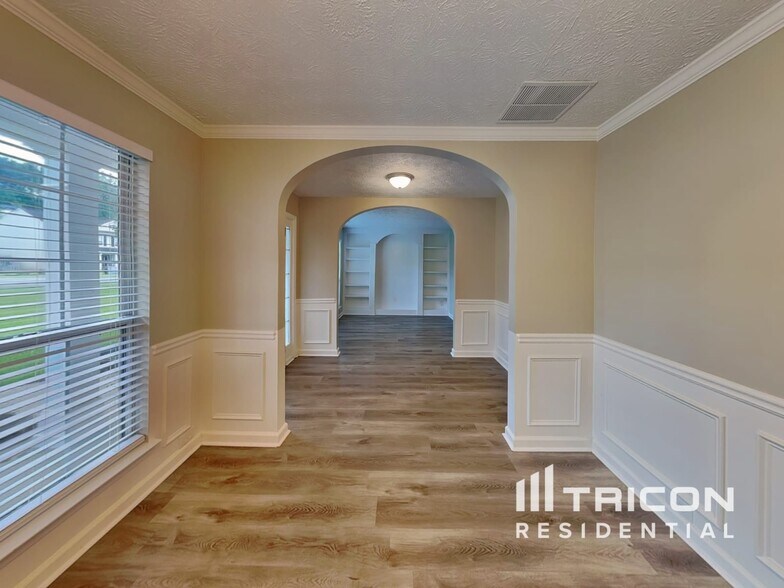 Building Photo - 203 Woodcreek Way
