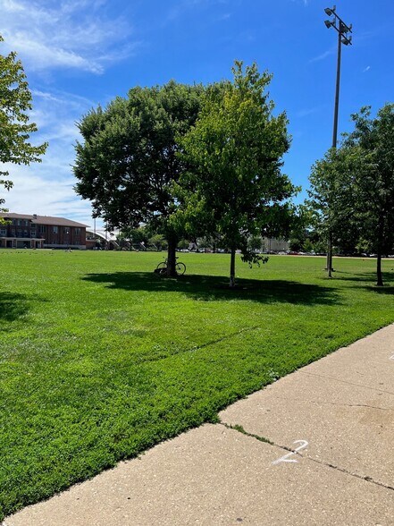 Park across street - 1314 W Chestnut St