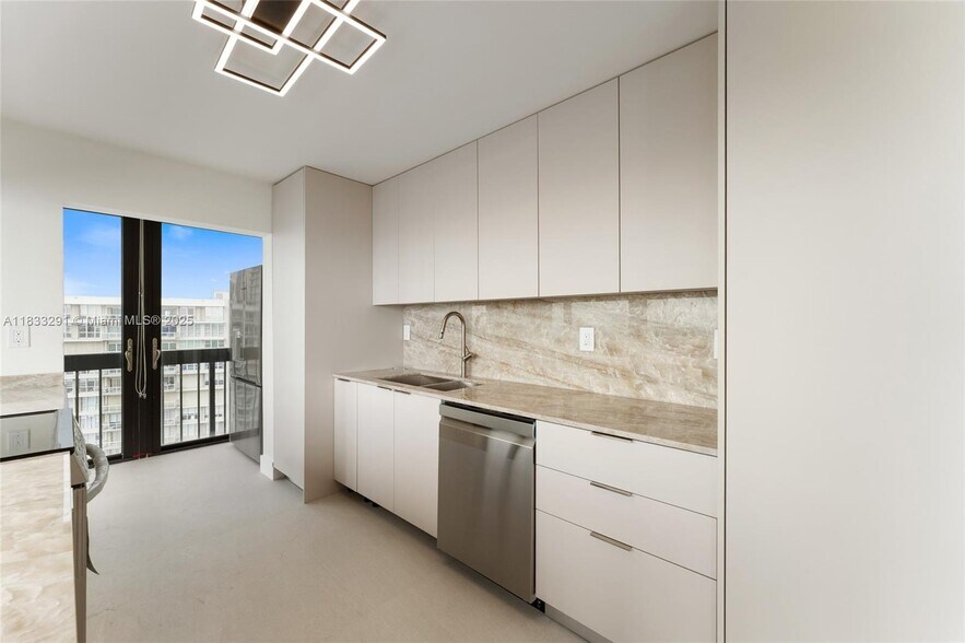 Building Photo - 2333 Brickell Ave