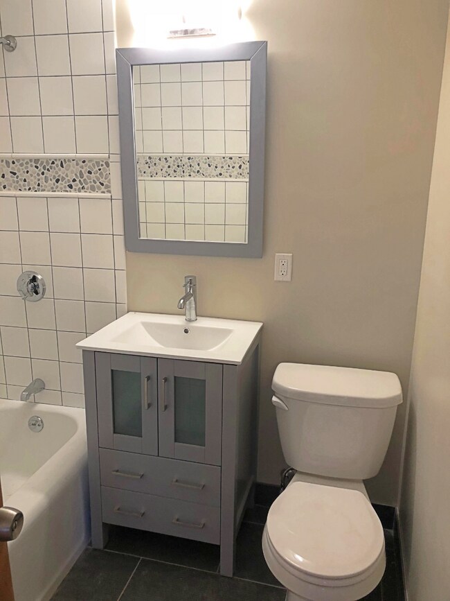 Building Photo - 435 Hanover St