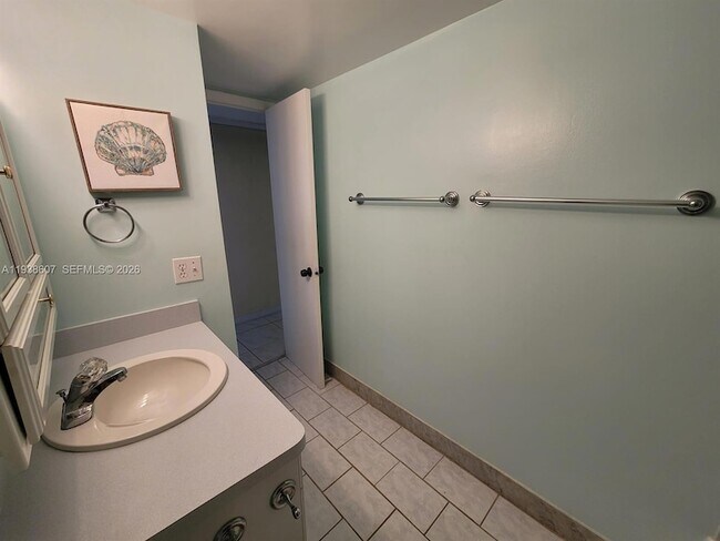 Building Photo - 401 Golden Isles Dr