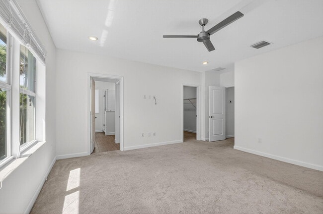 Building Photo - 4320 Buttonwood Dr