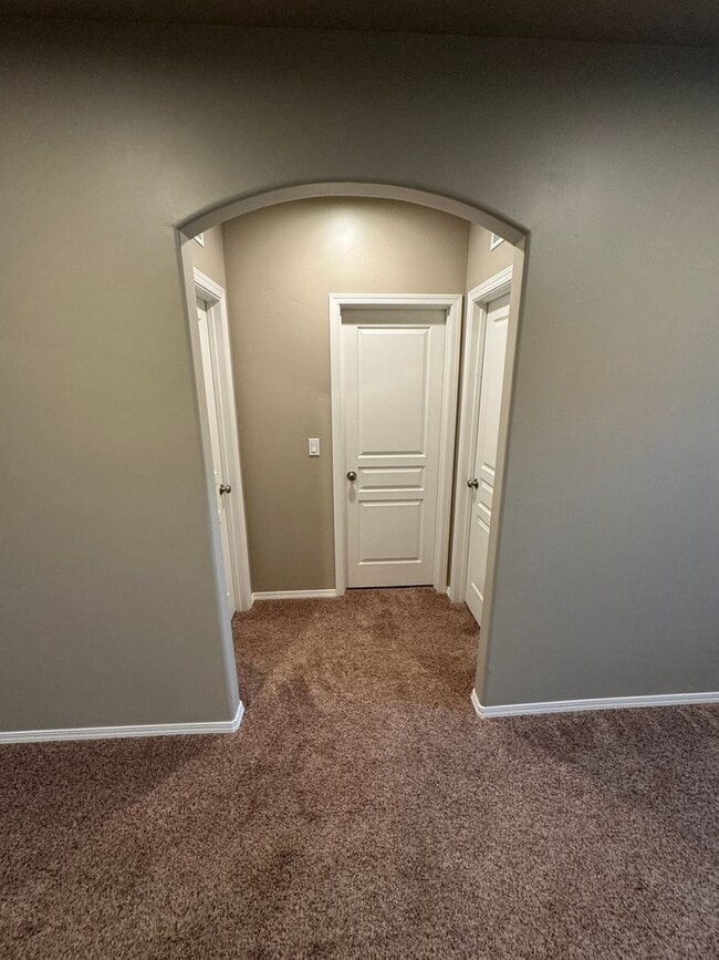 Building Photo - Charming 3-bedroom, 2-bathroom home locate...
