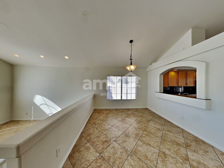 Building Photo - 2678 African Violet Ave