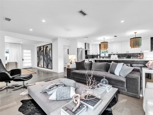 Building Photo - 4021 21st Ave N