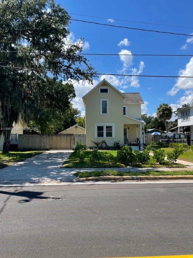 Building Photo - 830 S Beach St