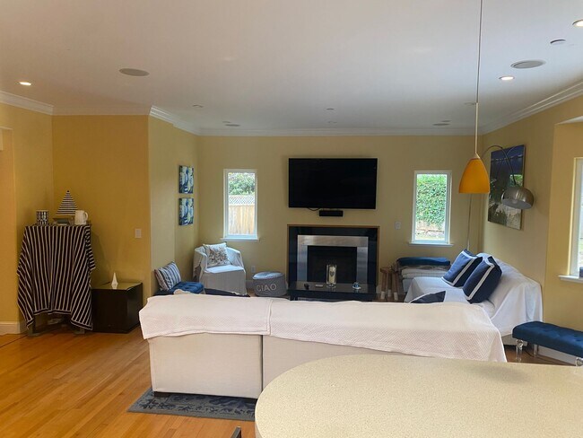 Building Photo - Fully Furnished House in South San Francisco - 2 Bedroom, 2 Bathroom