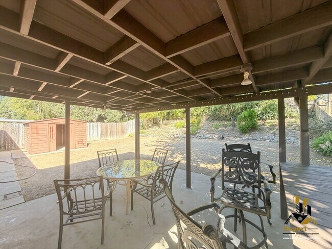 Building Photo - 5620 Greenacres Way