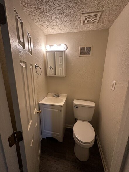 Building Photo - 3237 N 84th Terrace