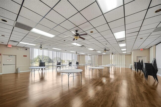 Building Photo - 6921 Environ Blvd