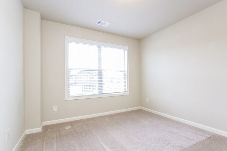 Building Photo - 1337 Avington Glen Way