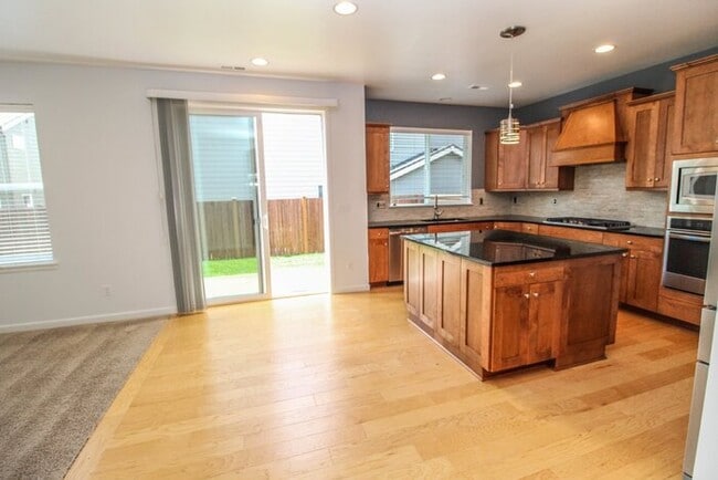 Building Photo - Excellent Snohomish Location. 5bed 3bath 2 Car Garage Sitting on a non through street with very l...