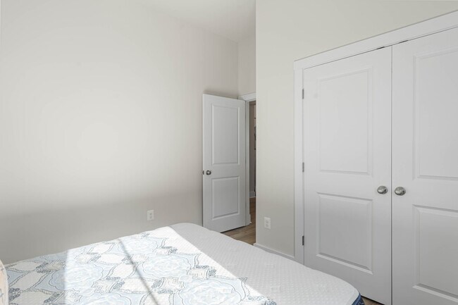 Building Photo - 31080 Silver Maple Dr