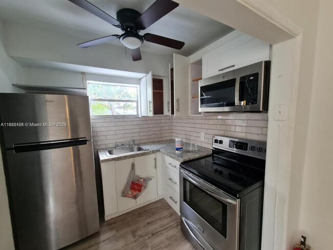 Building Photo - 2 bedroom in Miami FL 33138